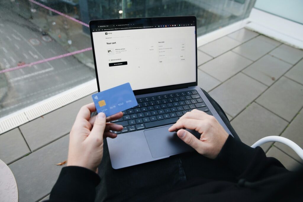 Cómo impactan los atrasos en tarjetas de crédito en tu perfil financiero